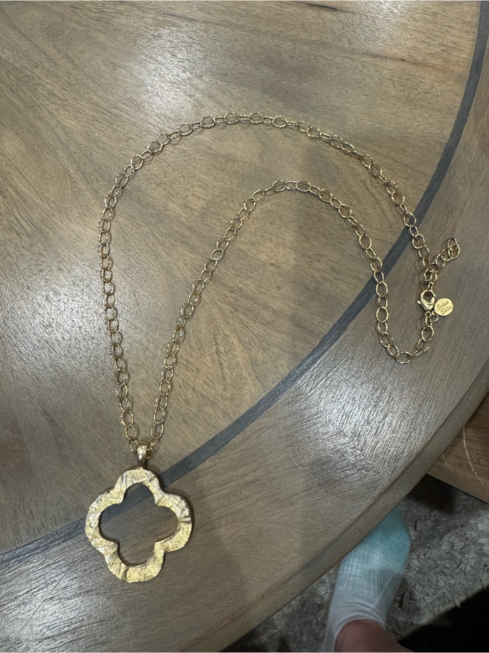 SUSAN SHAW LONG GOLD OPEN CLOVER NECKLACE